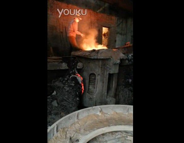 中頻爐冶煉現場視頻